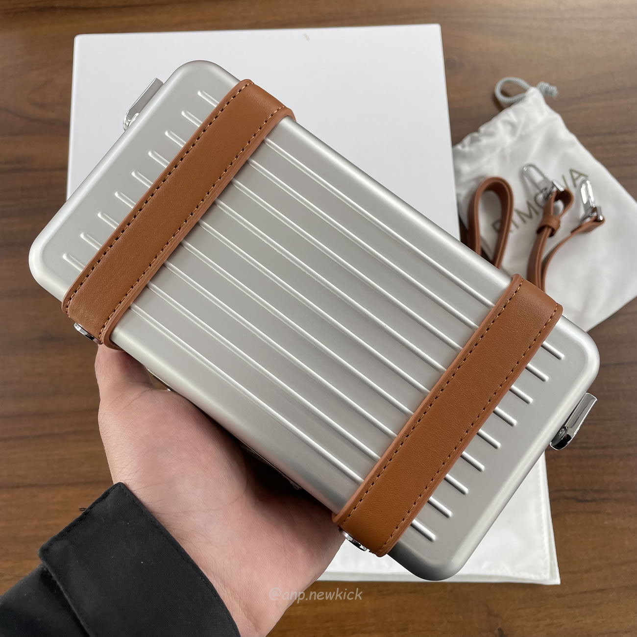 Rimowa Aluminium Silver Cross Body Bag (4) - www.newkick.org Rimowa Aluminium Silver Cross Body Bag (4) - www.newkick.org