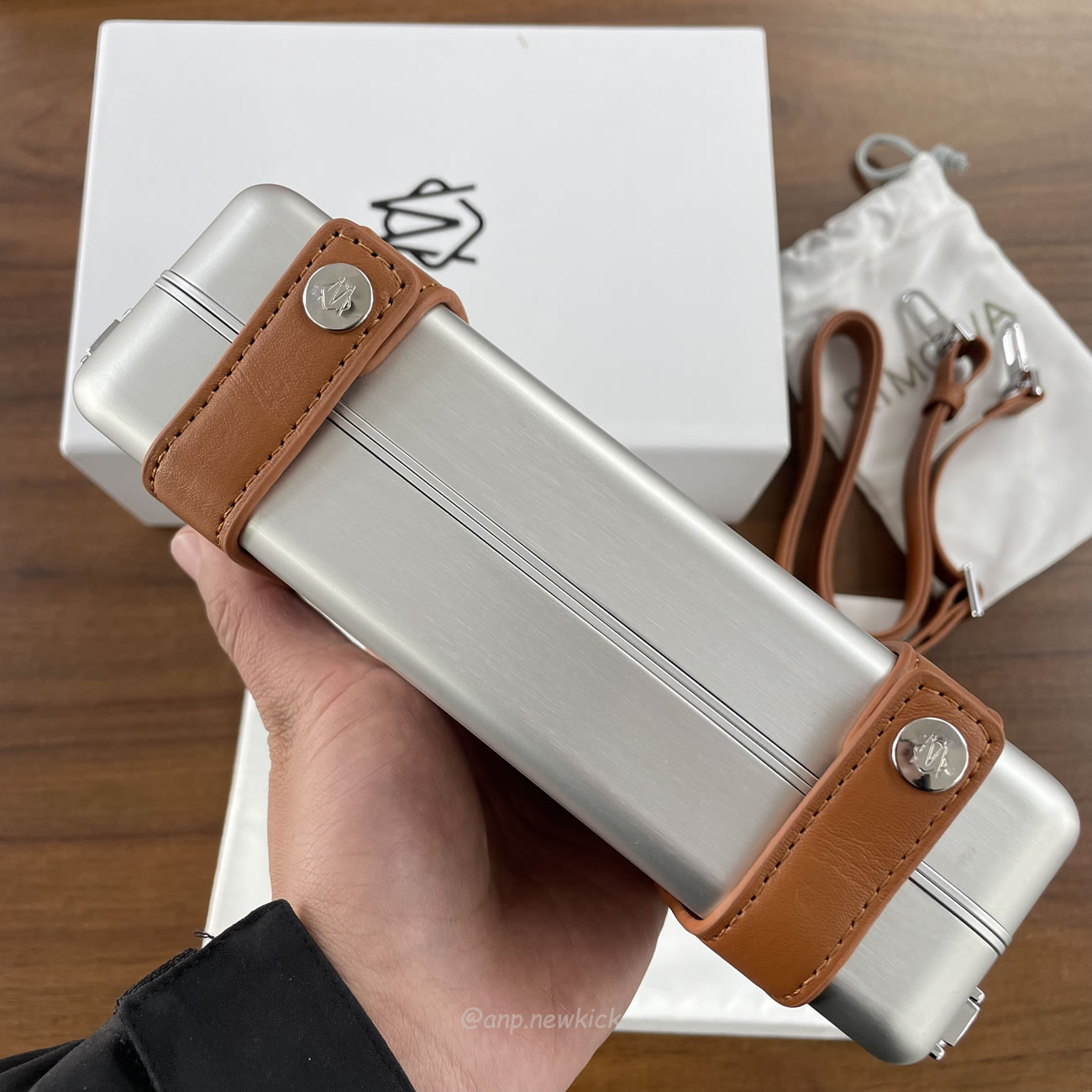 Rimowa Aluminium Silver Cross Body Bag (7) - www.newkick.org Rimowa Aluminium Silver Cross Body Bag (7) - www.newkick.org