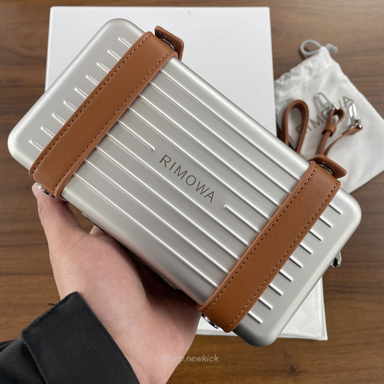 Rimowa Aluminium Silver Cross Body Bag (8) - www.newkick.org Rimowa Aluminium Silver Cross Body Bag (8) - www.newkick.org