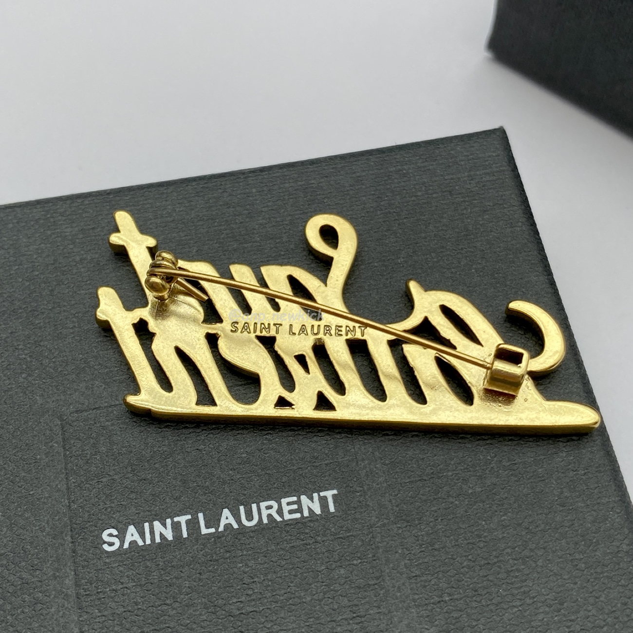 Saint Laurent Paris Saint Laurent Logo Brooch (7) - www.newkick.org Saint Laurent Paris Saint Laurent Logo Brooch (7) - www.newkick.org