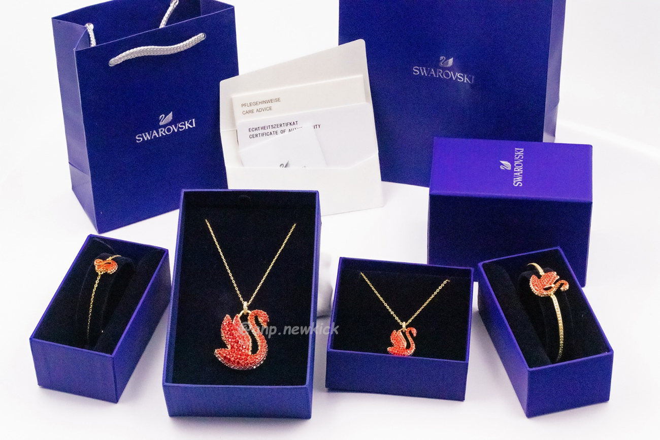 Swarovski New Year Swan Collection (1) - www.newkick.org Swarovski New Year Swan Collection (1) - www.newkick.org