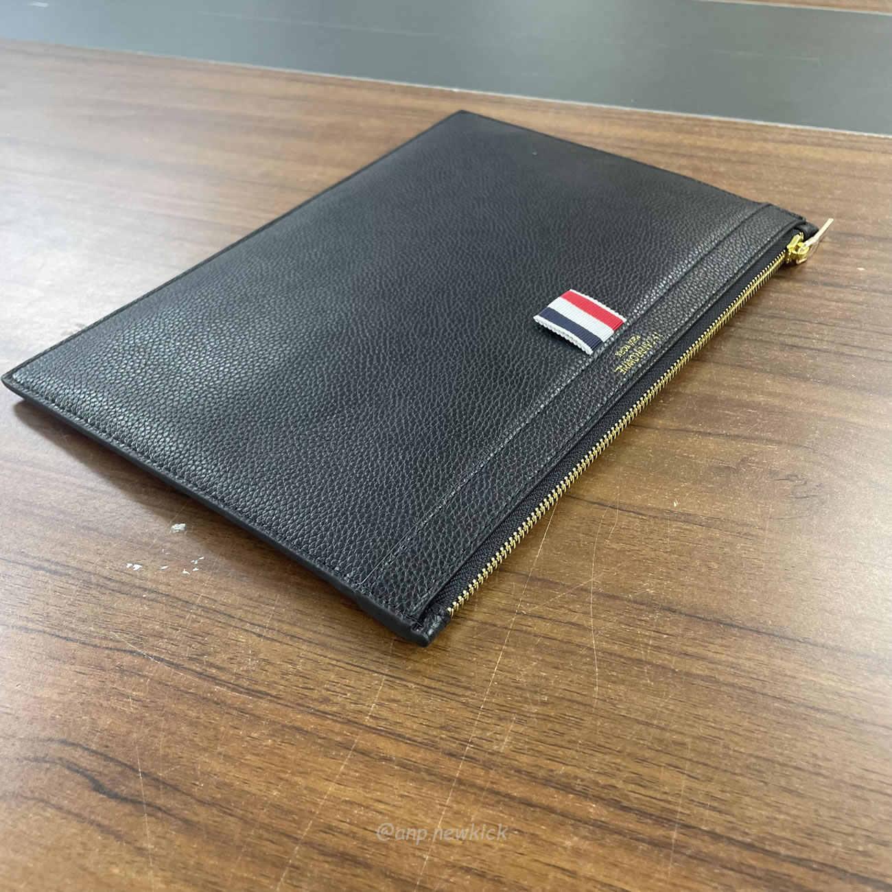 Thom Browne Logo Stamp Leather Document Holder (5) - www.newkick.org Thom Browne Logo Stamp Leather Document Holder (5) - www.newkick.org