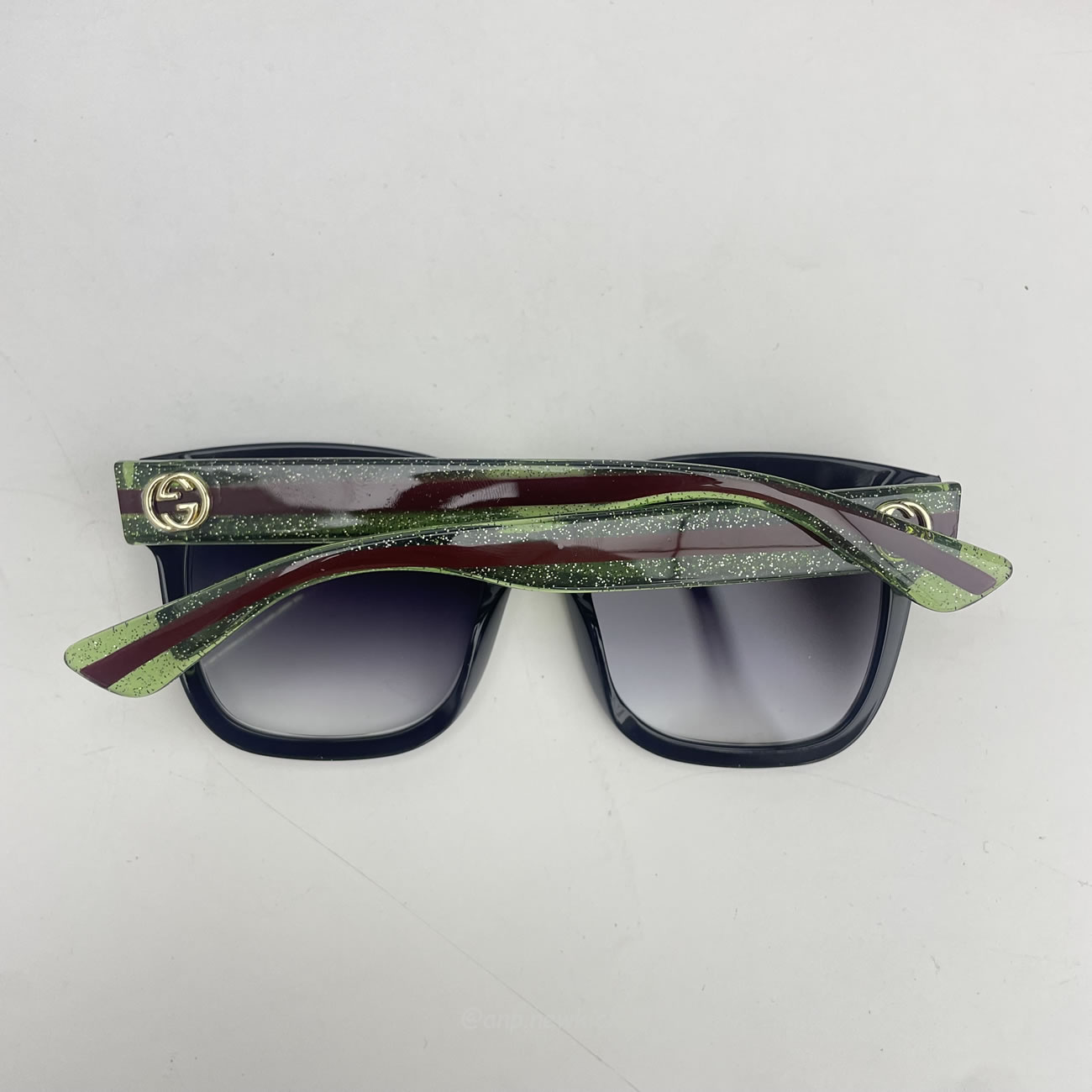 Gucci Glittered Oversized Rectangular Universal Fit Sunglasses Black Green Red (3) - www.newkick.org Gucci Glittered Oversized Rectangular Universal Fit Sunglasses Black Green Red (3) - www.newkick.org