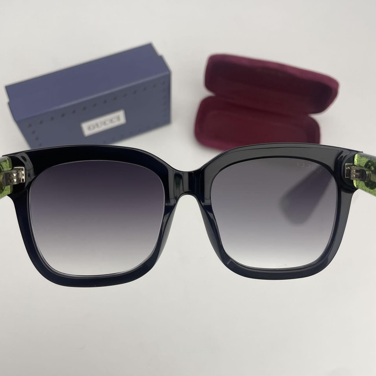 Gucci Glittered Oversized Rectangular Universal Fit Sunglasses Black Green Red (4) - www.newkick.org Gucci Glittered Oversized Rectangular Universal Fit Sunglasses Black Green Red (4) - www.newkick.org
