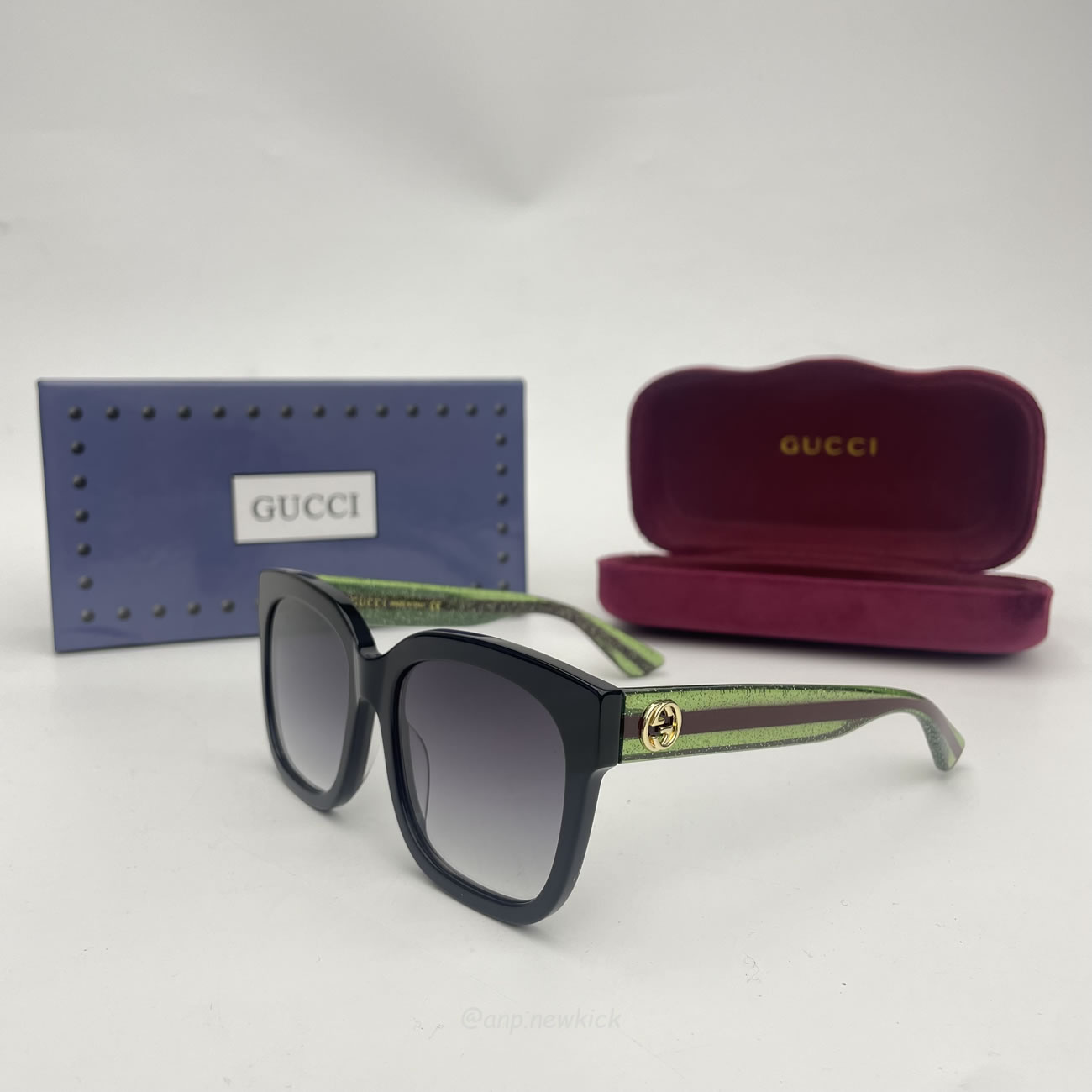 Gucci Glittered Oversized Rectangular Universal Fit Sunglasses Black Green Red (5) - www.newkick.org Gucci Glittered Oversized Rectangular Universal Fit Sunglasses Black Green Red (5) - www.newkick.org