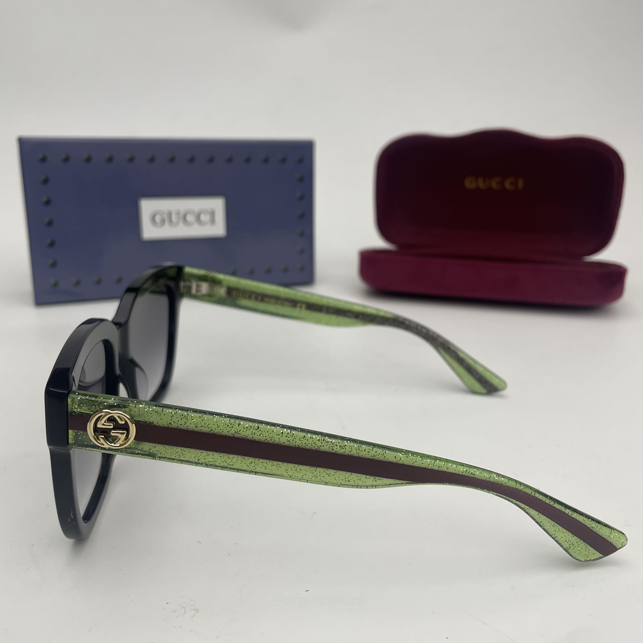 Gucci Glittered Oversized Rectangular Universal Fit Sunglasses Black Green Red (7) - www.newkick.org Gucci Glittered Oversized Rectangular Universal Fit Sunglasses Black Green Red (7) - www.newkick.org