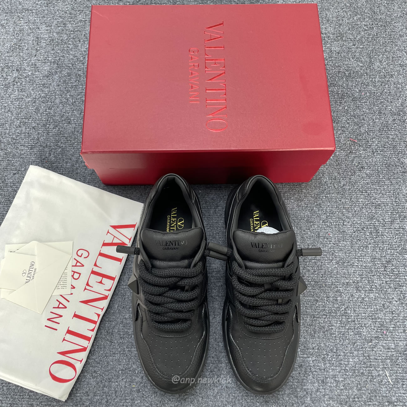 Valentino Garavani One Stud Mens Sneakers (5) - www.newkick.org Valentino Garavani One Stud Mens Sneakers (5) - www.newkick.org