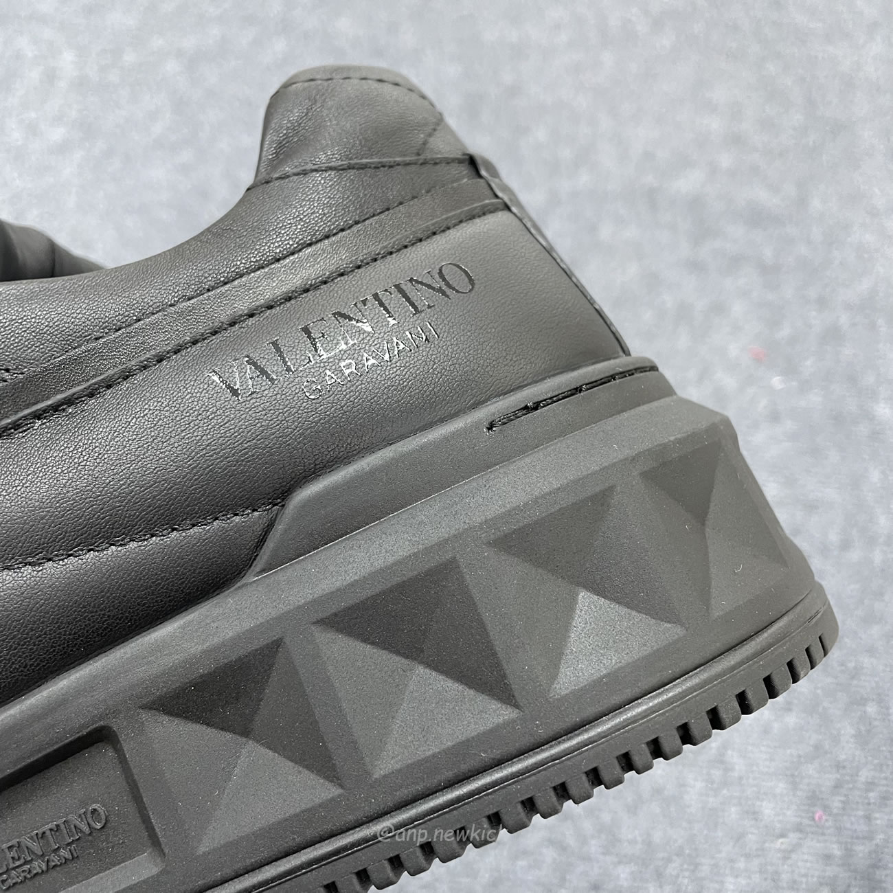 Valentino Garavani One Stud Mens Sneakers (8) - www.newkick.org Valentino Garavani One Stud Mens Sneakers (8) - www.newkick.org