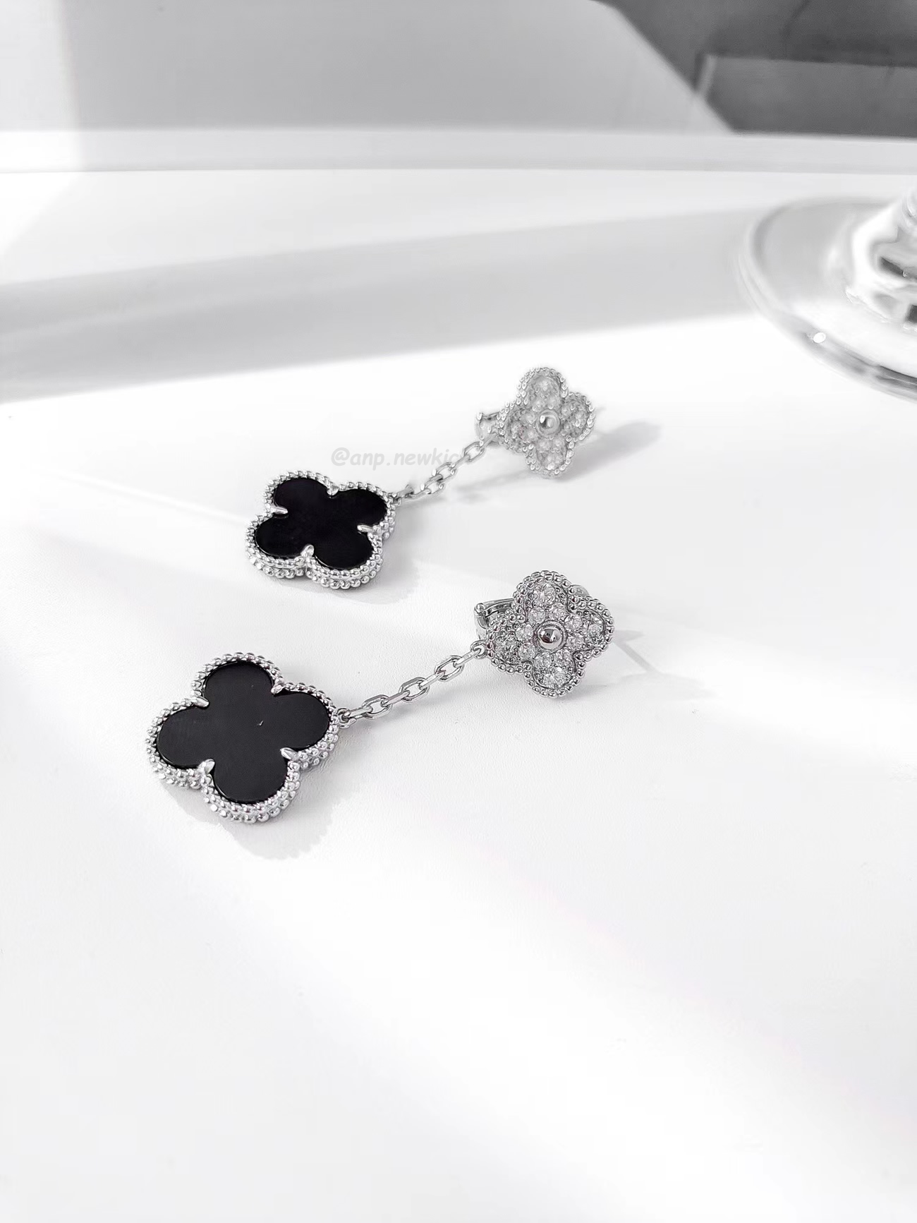 Van Cleef Arpels Magic Alhambra Earrings 2 Motifs 18k White Gold (7) - www.newkick.org Van Cleef Arpels Magic Alhambra Earrings 2 Motifs 18k White Gold (7) - www.newkick.org