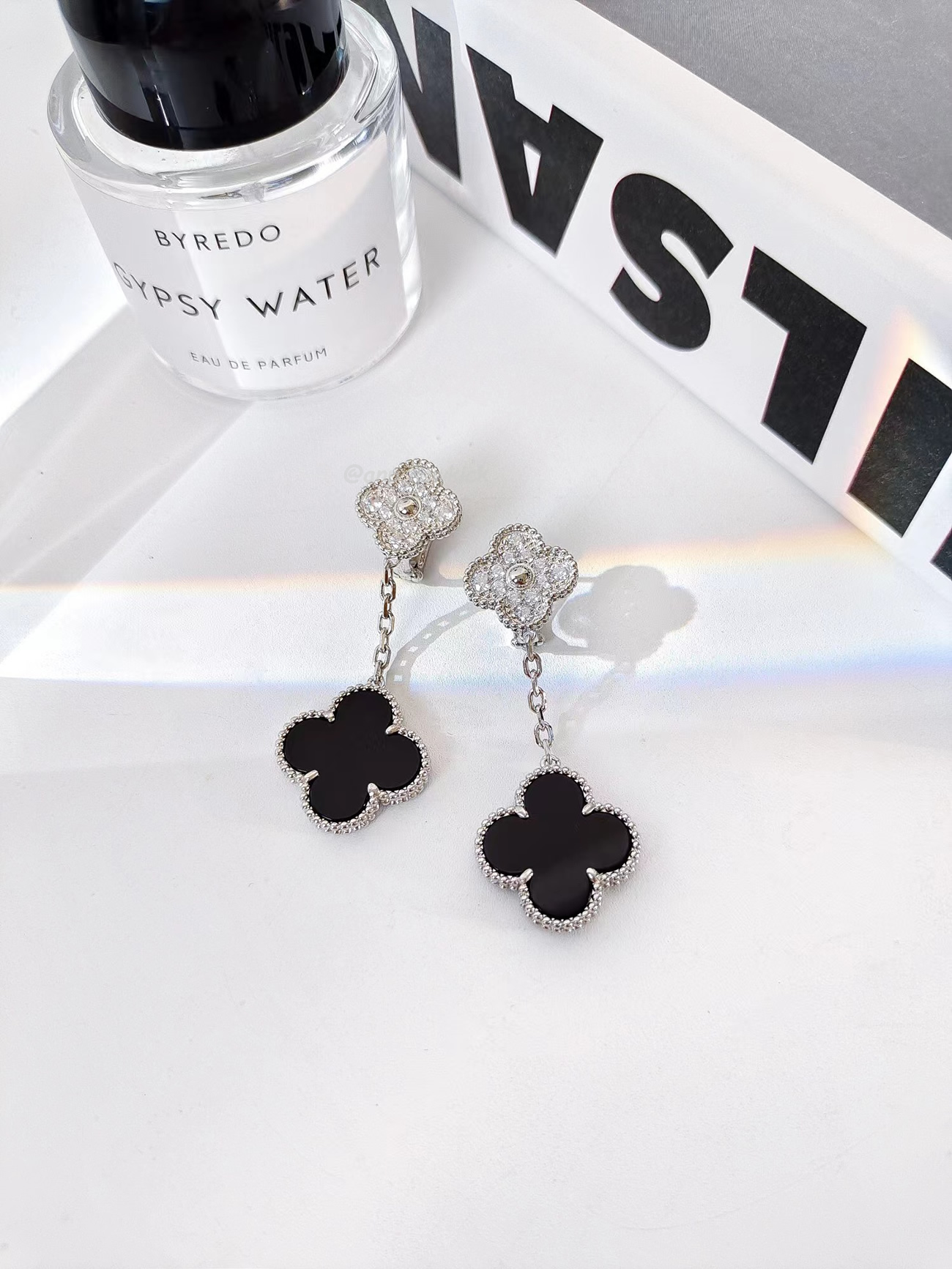 Van Cleef Arpels Magic Alhambra Earrings 2 Motifs 18k White Gold (8) - www.newkick.org Van Cleef Arpels Magic Alhambra Earrings 2 Motifs 18k White Gold (8) - www.newkick.org