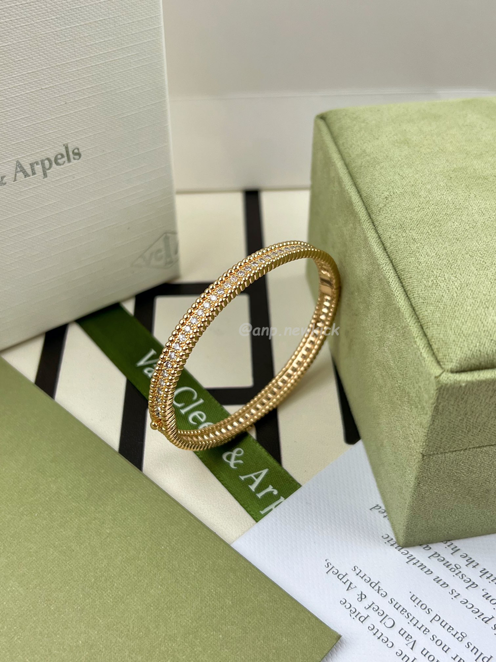 Van Cleef Arpels Full Diamond Bracelet (5) - www.newkick.org Van Cleef Arpels Full Diamond Bracelet (5) - www.newkick.org