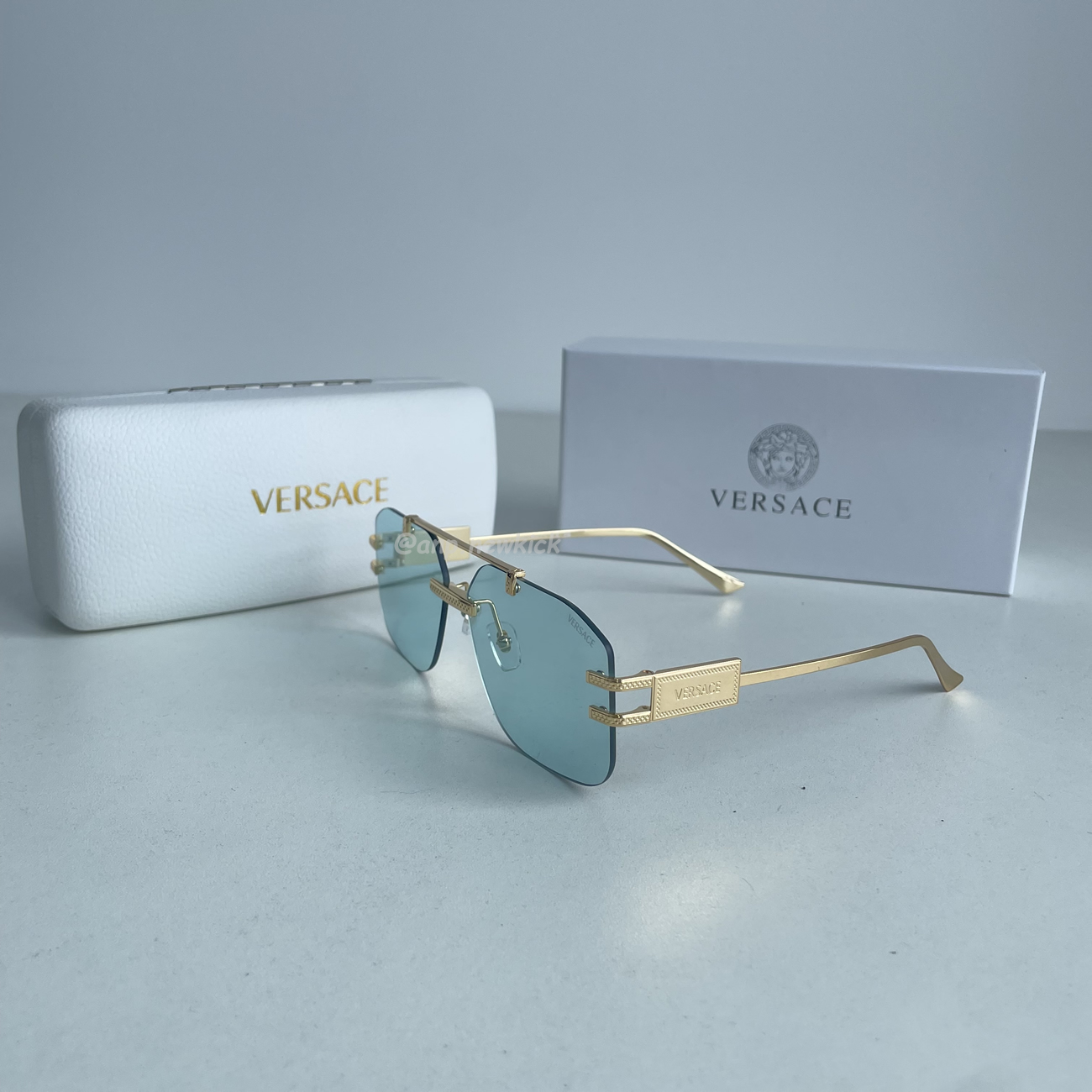 Versace Damier Plaque Sunglasses Black Gold (3) - www.newkick.org Versace Damier Plaque Sunglasses Black Gold (3) - www.newkick.org
