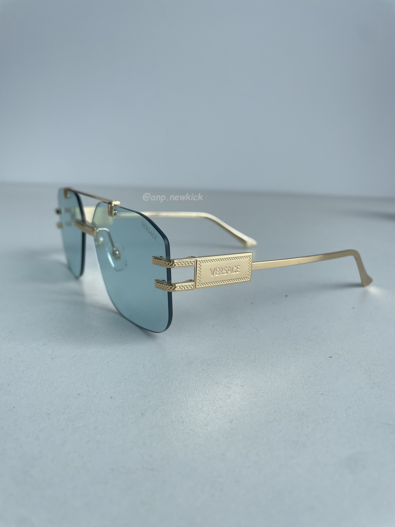Versace Damier Plaque Sunglasses Black Gold (5) - www.newkick.org Versace Damier Plaque Sunglasses Black Gold (5) - www.newkick.org