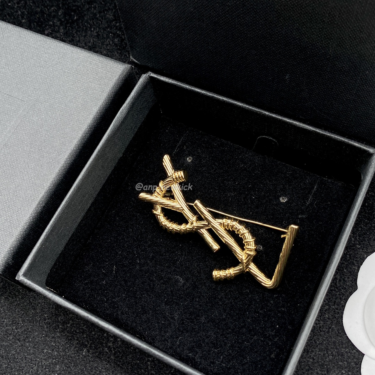 Saint Laurent Ysl Brooch (10) - www.newkick.org Saint Laurent Ysl Brooch (10) - www.newkick.org