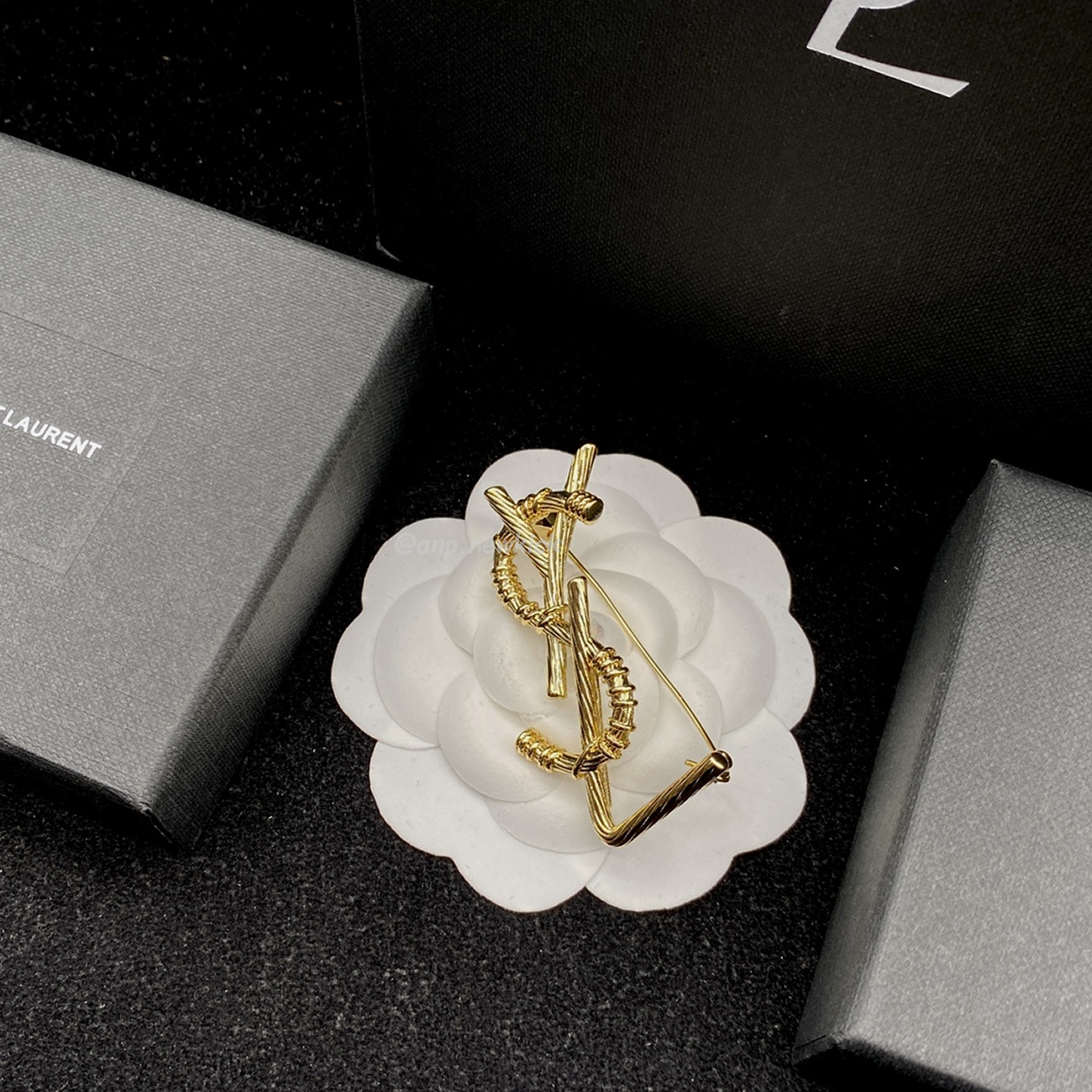Saint Laurent Ysl Brooch (11) - www.newkick.org Saint Laurent Ysl Brooch (11) - www.newkick.org