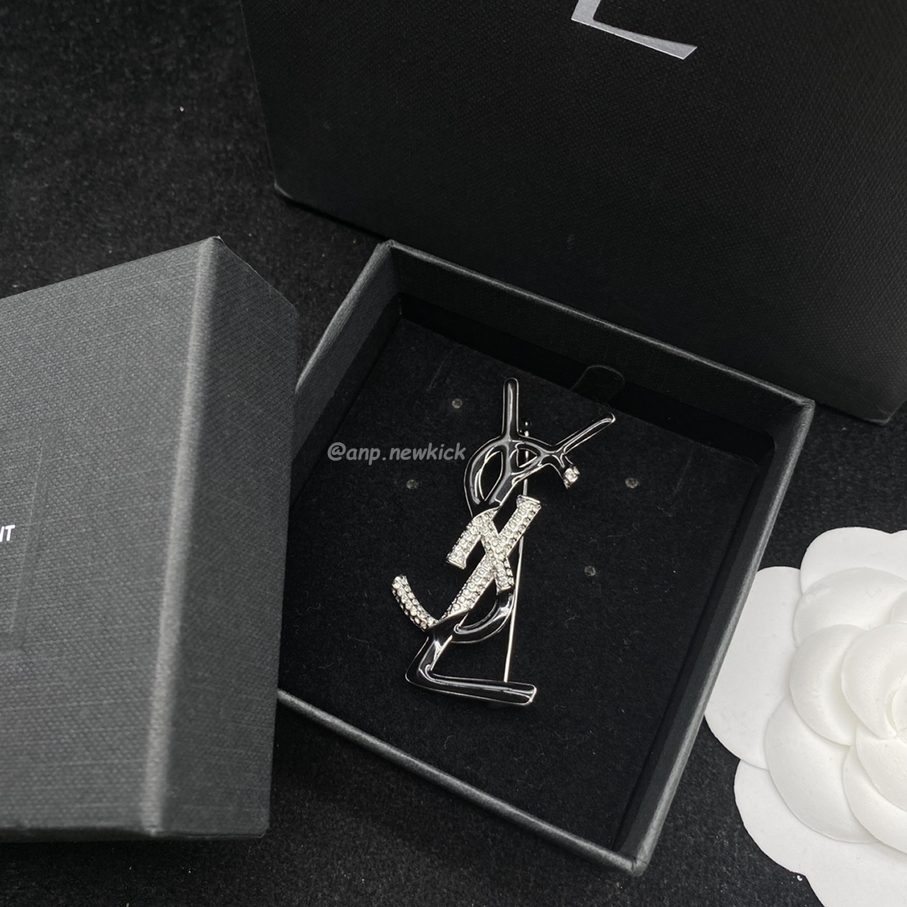 Saint Laurent Ysl Brooch (2) - www.newkick.org Saint Laurent Ysl Brooch (2) - www.newkick.org
