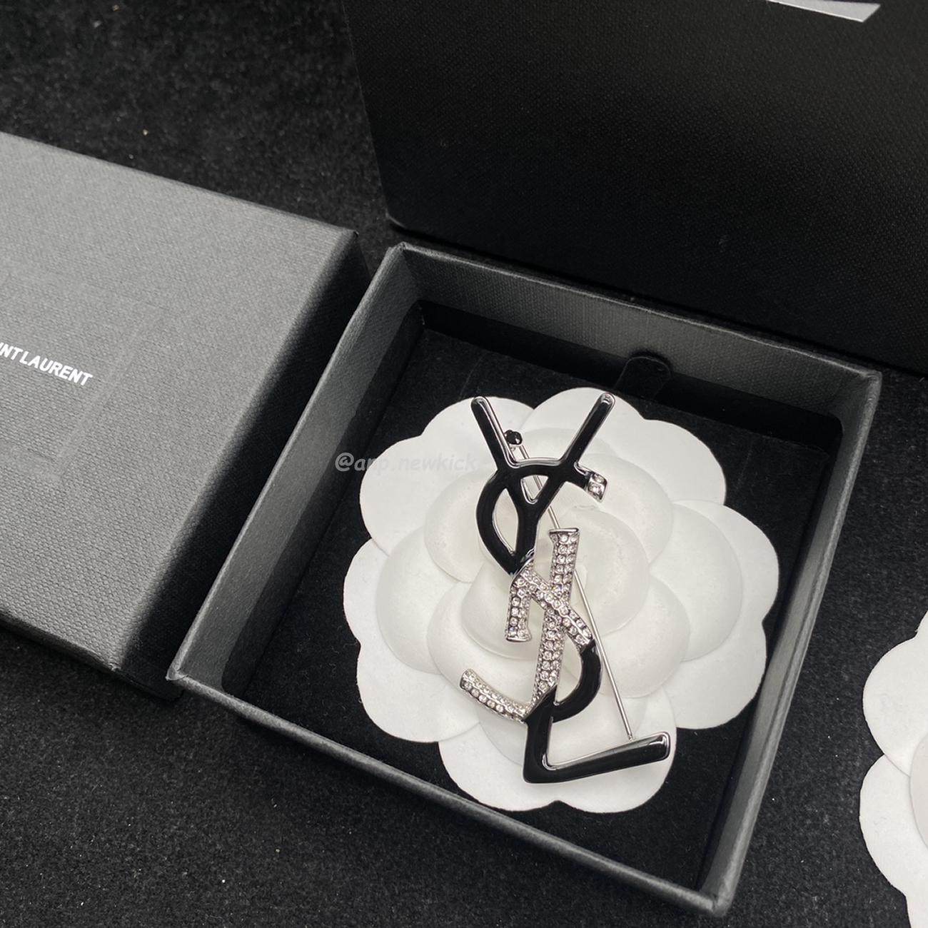 Saint Laurent Ysl Brooch (5) - www.newkick.org Saint Laurent Ysl Brooch (5) - www.newkick.org