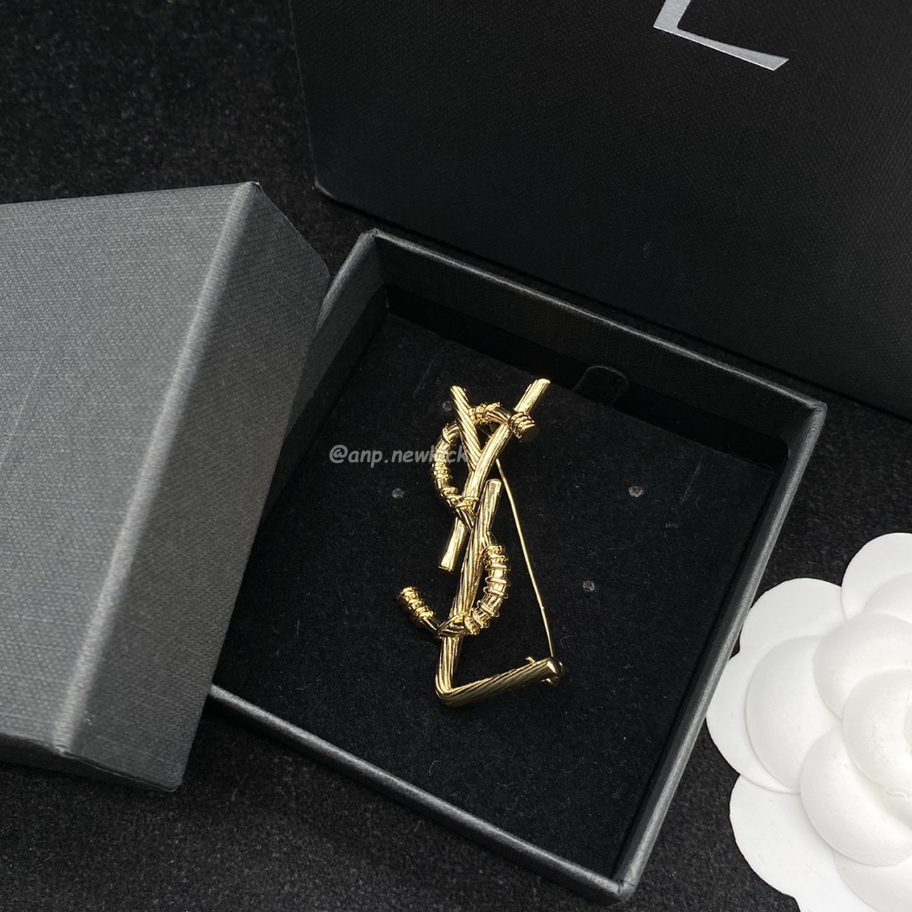Saint Laurent Ysl Brooch (7) - www.newkick.org Saint Laurent Ysl Brooch (7) - www.newkick.org