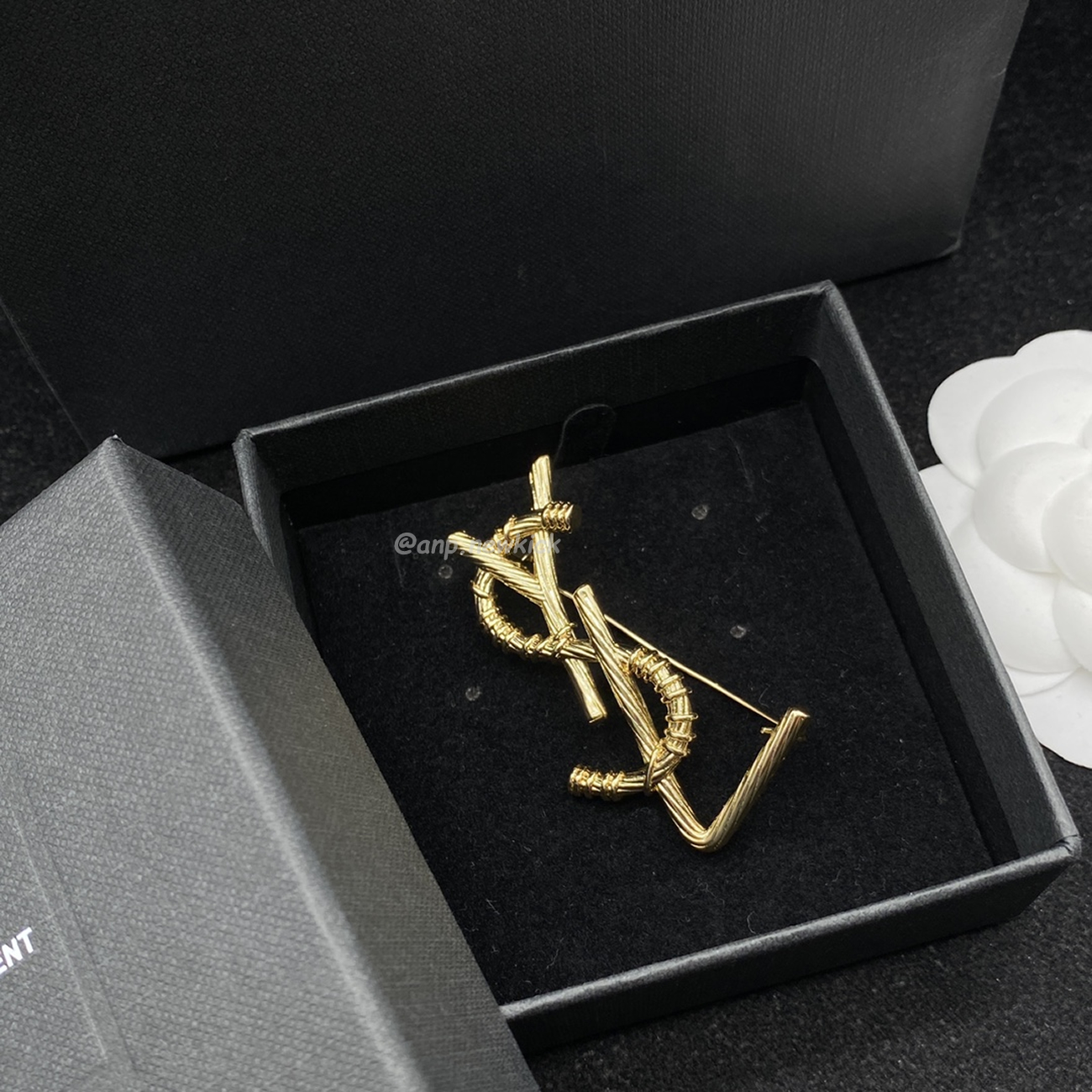 Saint Laurent Ysl Brooch (8) - www.newkick.org Saint Laurent Ysl Brooch (8) - www.newkick.org