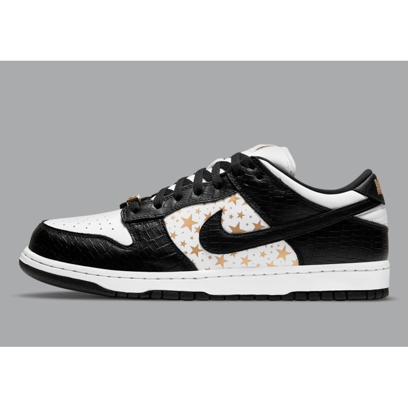 Supreme x Nike SB Dunk Low "Black / Mean Green / Hyper Blue / Barkroot Brown"