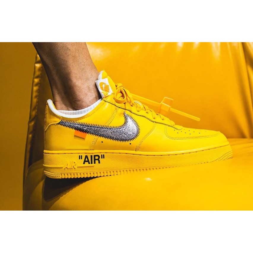 Off-White x Nike Air Force 1 "University Gold" DD1876-700