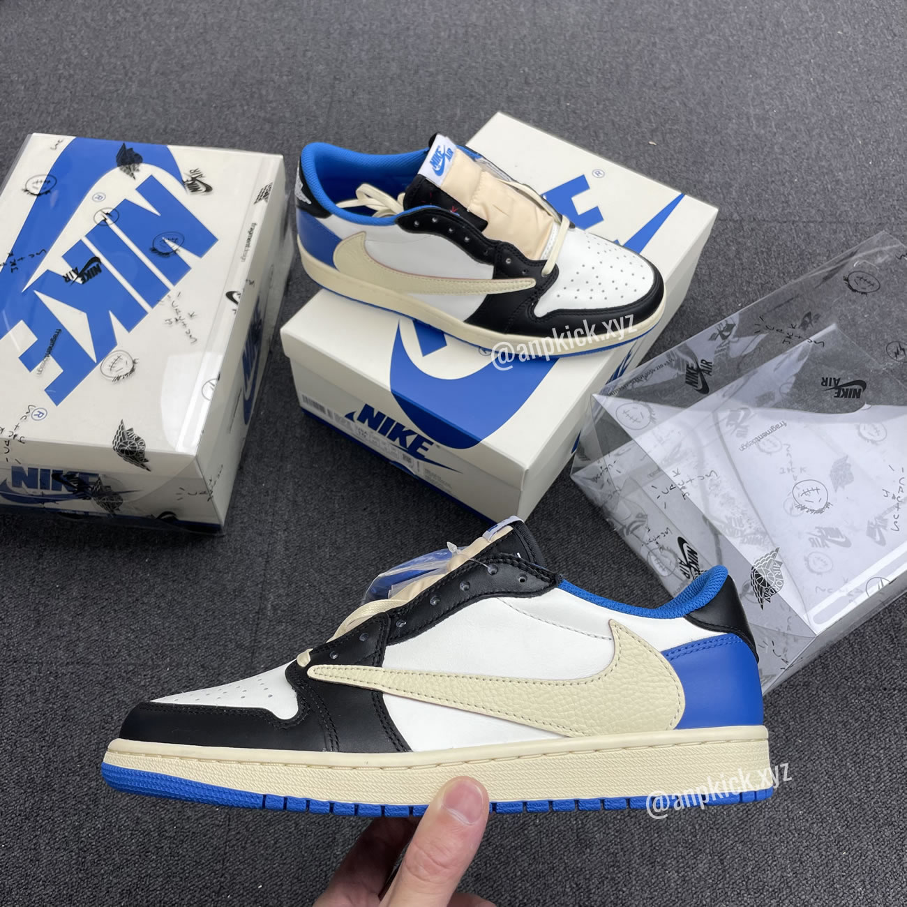 Air Jordan 1 Retro Low OG SP Fragment x Travis Scott DM7866-140