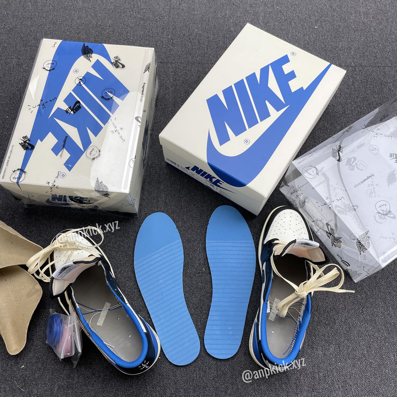 Air Jordan 1 Retro Low OG SP Fragment x Travis Scott DM7866-140