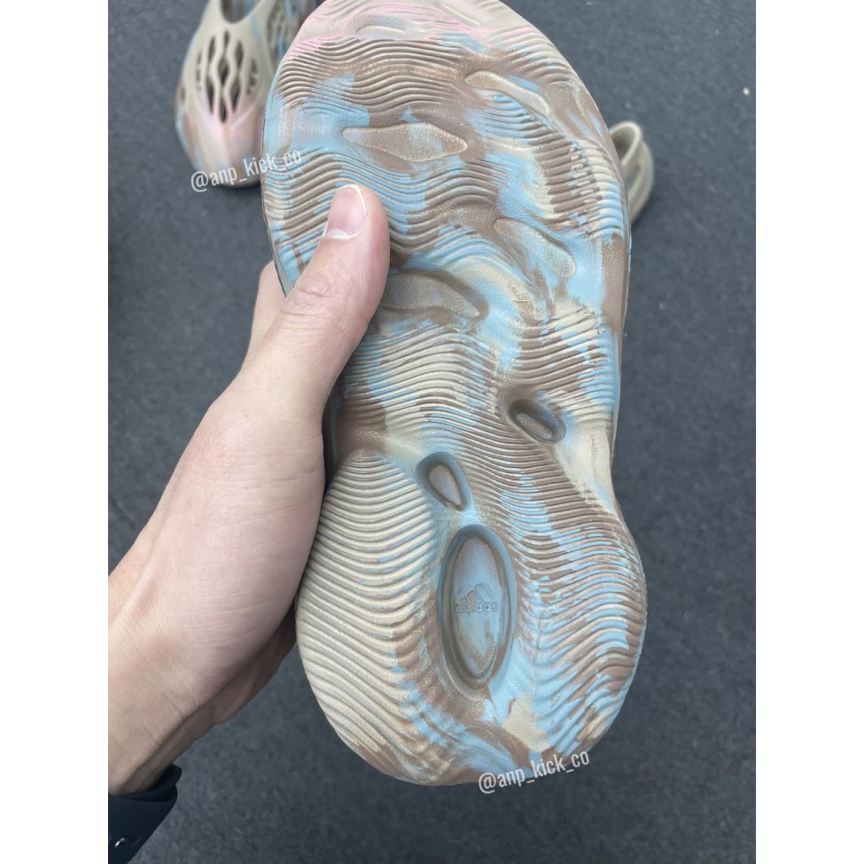 adidas Yeezy Foam RNNR "MX Sand Grey" GY3970 "Mineral Blue" GX8506 "MX Cream Clay" GX8802 "Vermillion Red" GX1136 (Kids)
