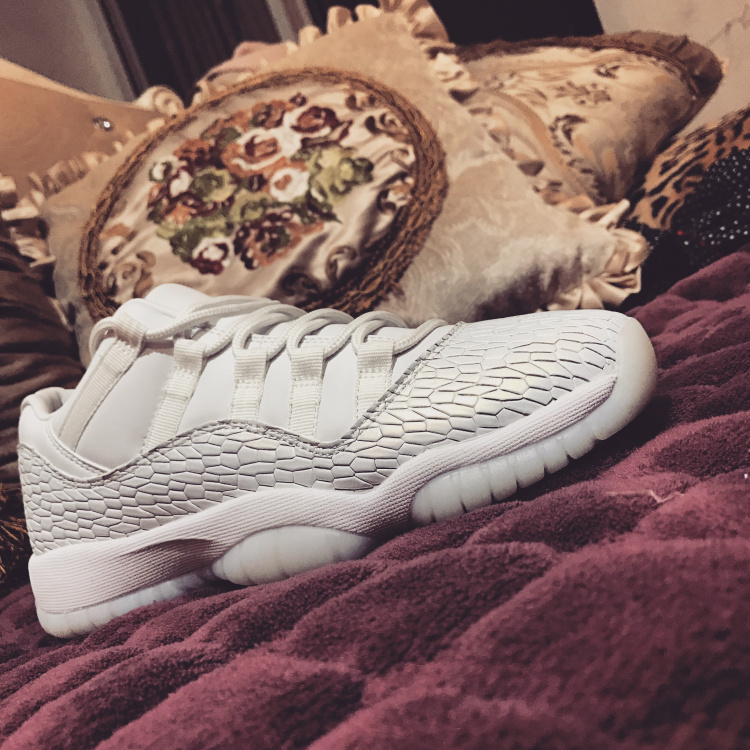 Air Jordan 11 Low GS "Heiress White" 897331-100