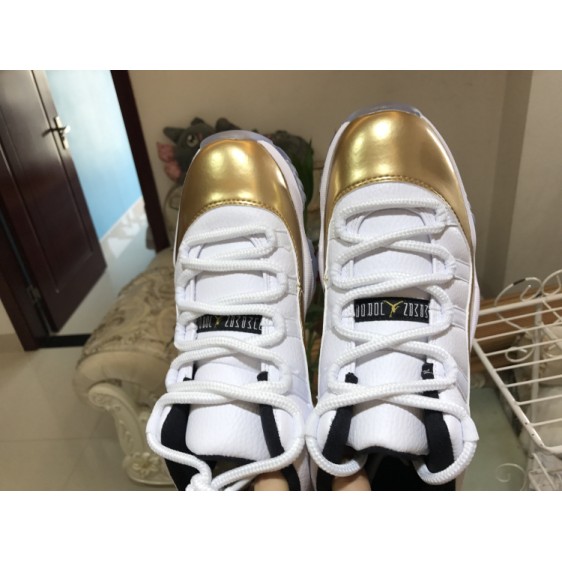 Air Jordan 11 Low "Gold Medal" 528895-103