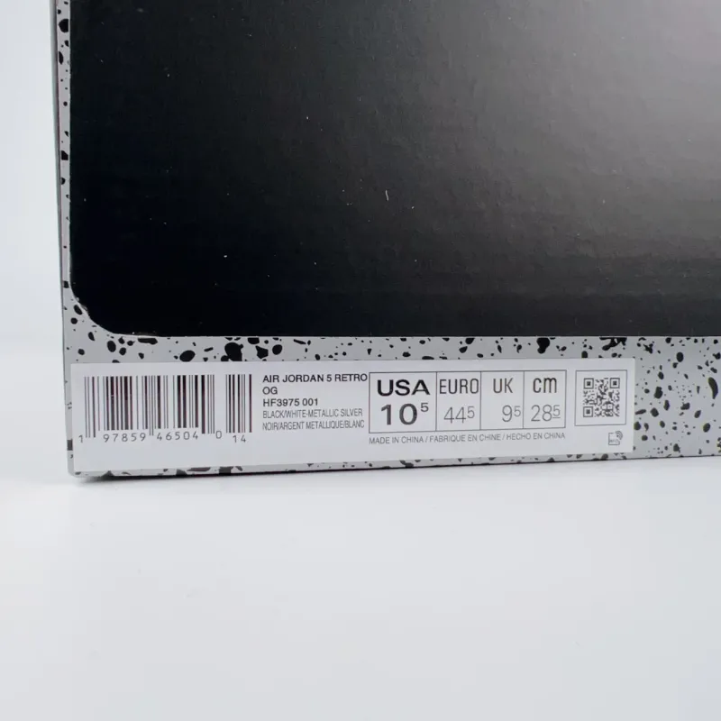黑银 Black Metallic Reimagined