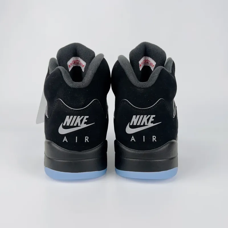 黑银 Black Metallic Reimagined