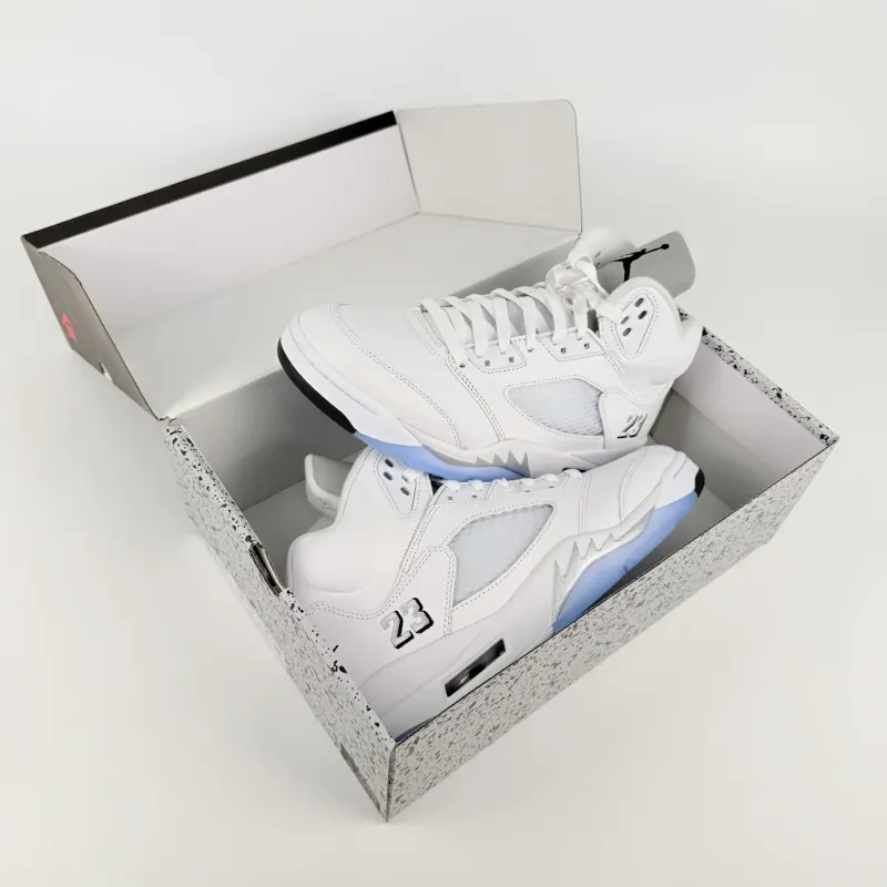 白银 White Metallic（2026）