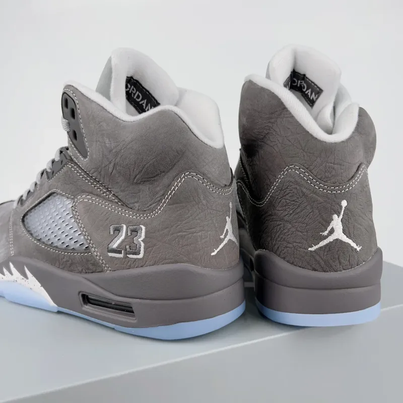 灰狼 Wolf Grey