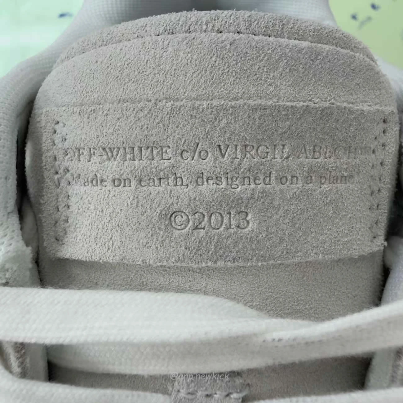 OFF-WHITE Out Of Office OOO Low Tops Vintage Suede Destressed White OMIA189F22LEA0120101