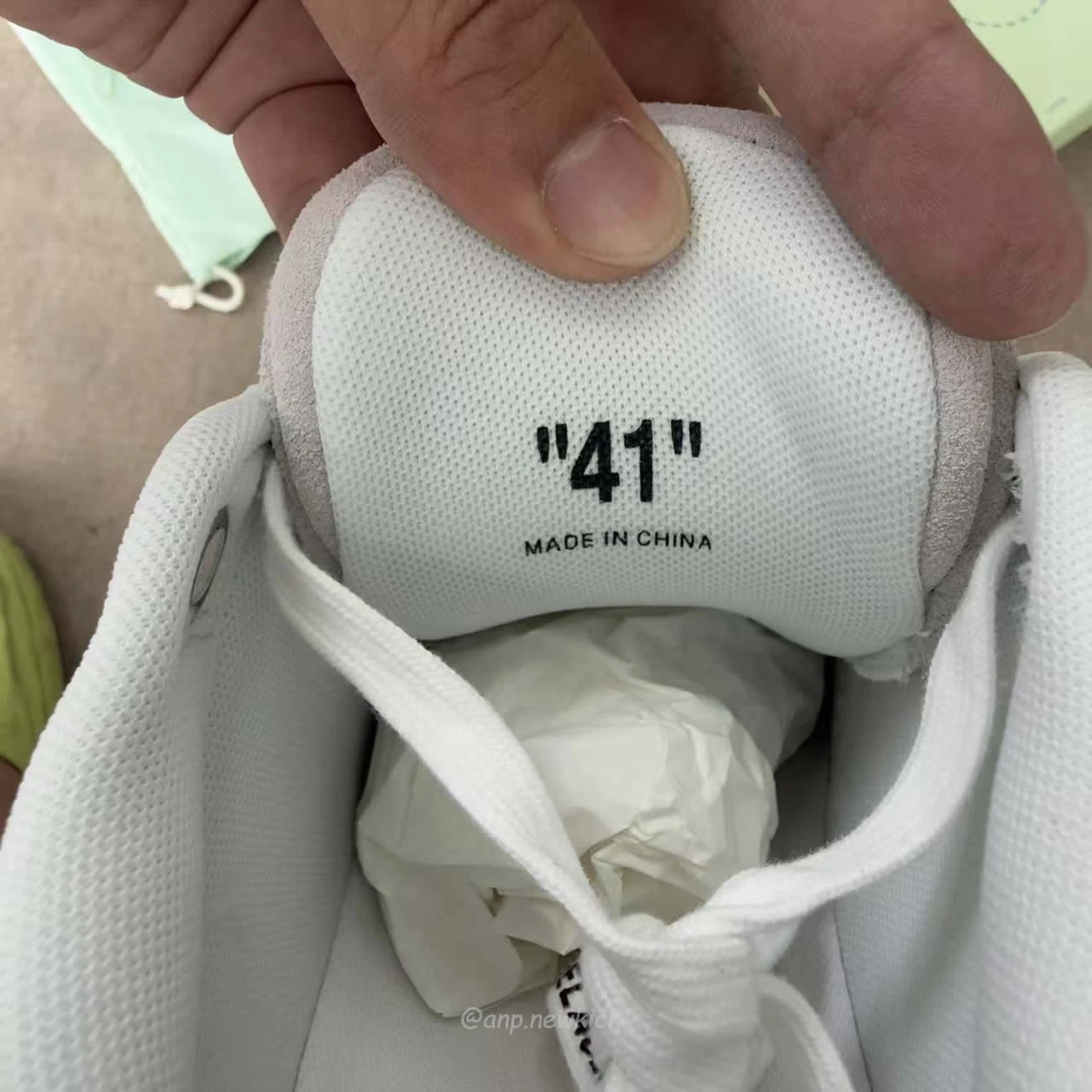 OFF-WHITE Out Of Office OOO Low Tops Vintage Suede Destressed White OMIA189F22LEA0120101