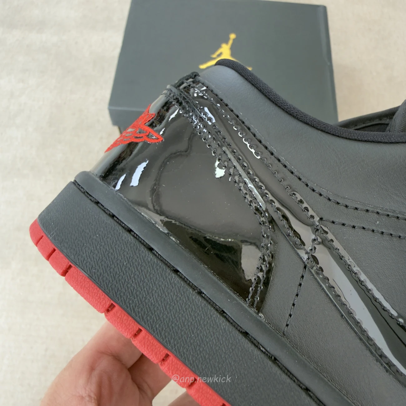Air Jordan 1 Low Gym Black Red 553558 606 (2) - www.newkick.vip Air Jordan 1 Low Gym Black Red 553558 606 (2) - www.newkick.vip