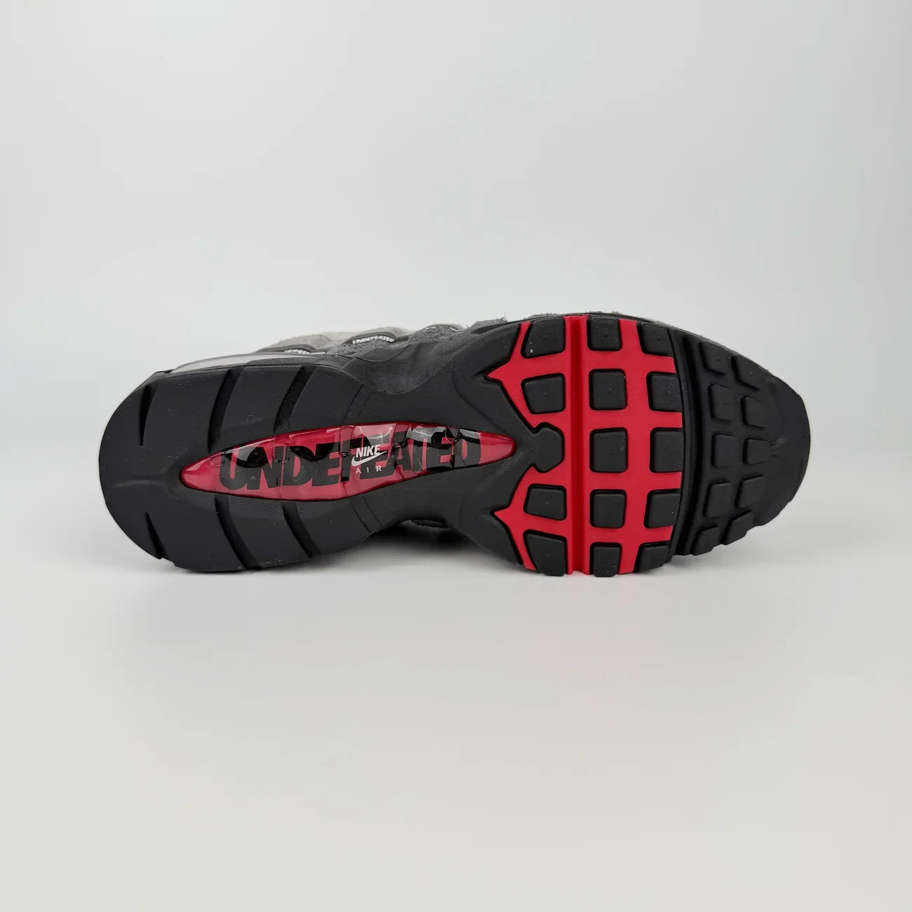 Undefeated X Nike Air Max 95 Bright Crimson Gx Batch Factory Ib4523 003 (7) - www.gxsole.com Undefeated X Nike Air Max 95 Bright Crimson Gx Batch Factory Ib4523 003 (7) - www.gxsole.com